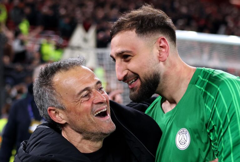 Luis Enrique és Gianluigi Donnarumma ünnepel a mérkőzés után.