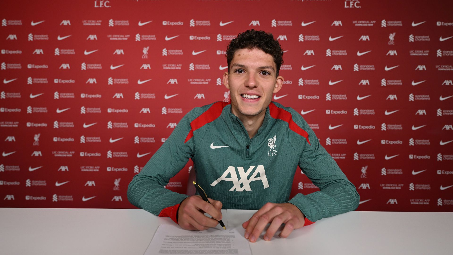 Íme a nyár szenzációja: magyar kapussal erősített a Liverpool