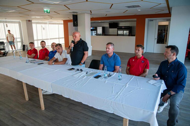 Nyíregyháza Spartacus szurkolói ankétja, ahol a vezetők és játékosok válaszoltak a kérdésekre