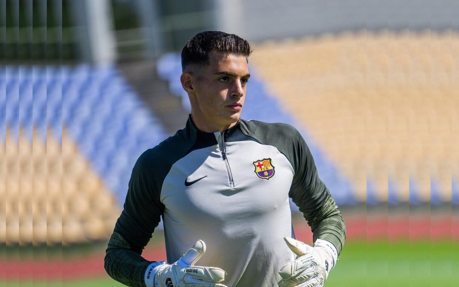 Yaakobishvili Áron edzés közben a Barcelona felszerelésében