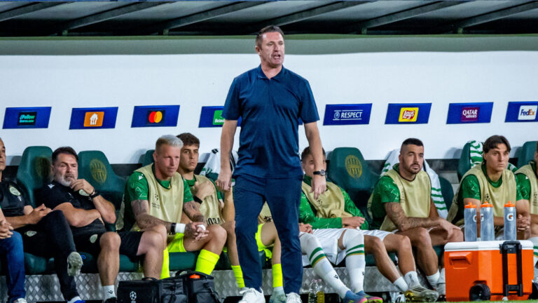 Robbie Keane a Fradi kispadja előtt a Qarabag elleni BL-selejtezőn