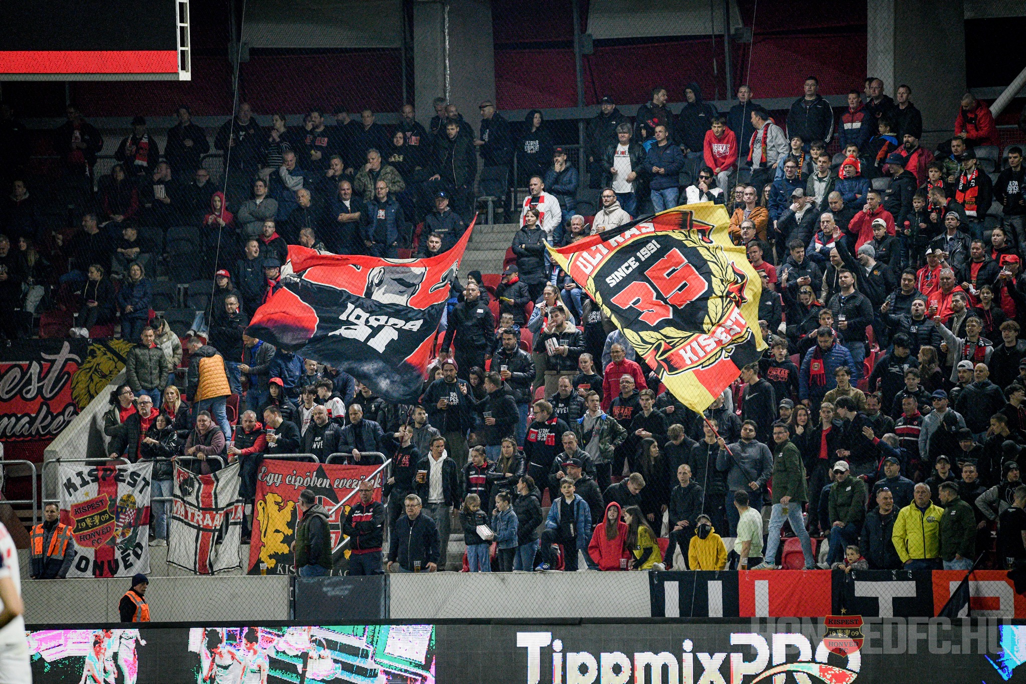 Cảnh báo an ninh quanh sân vận động Honvéd trước trận bán kết quan trọng