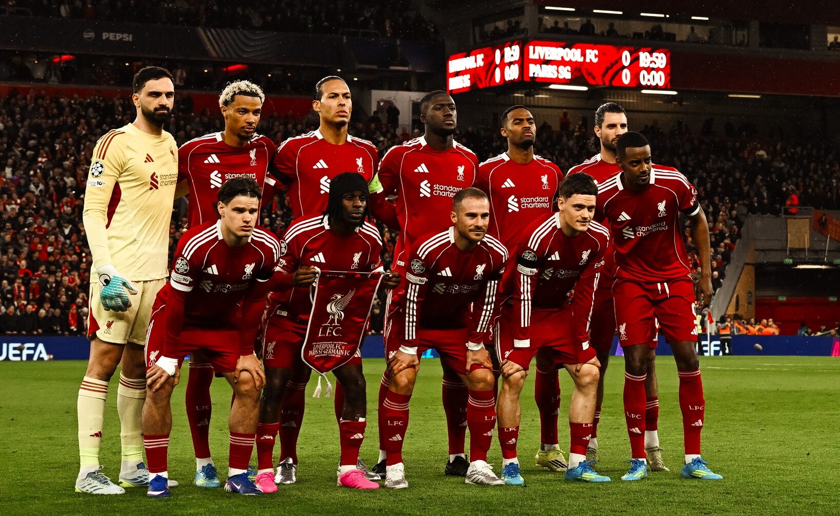 Trận đấu căng thẳng giữa Liverpool và PSG tại Anfield