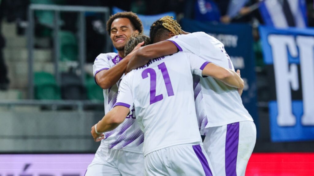 Az Újpest játékosai gólöröm közben a Szeged elleni kupamérkőzésen